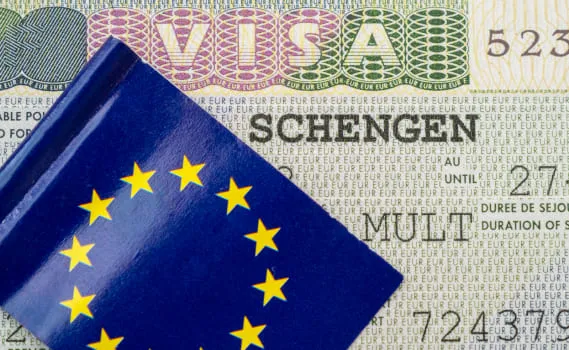 Visa Schengen en Algérie : lire Lyas Hallas, c&rsquo;est lire notre époque